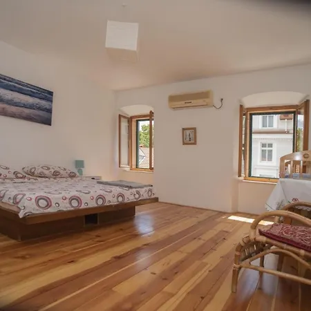 Daire Spacious Loft With Terrace